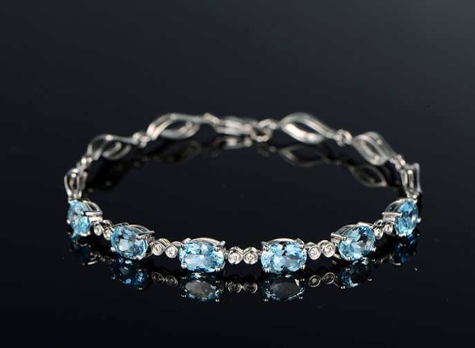 Uniqo Sky Blue Stud Bracelet