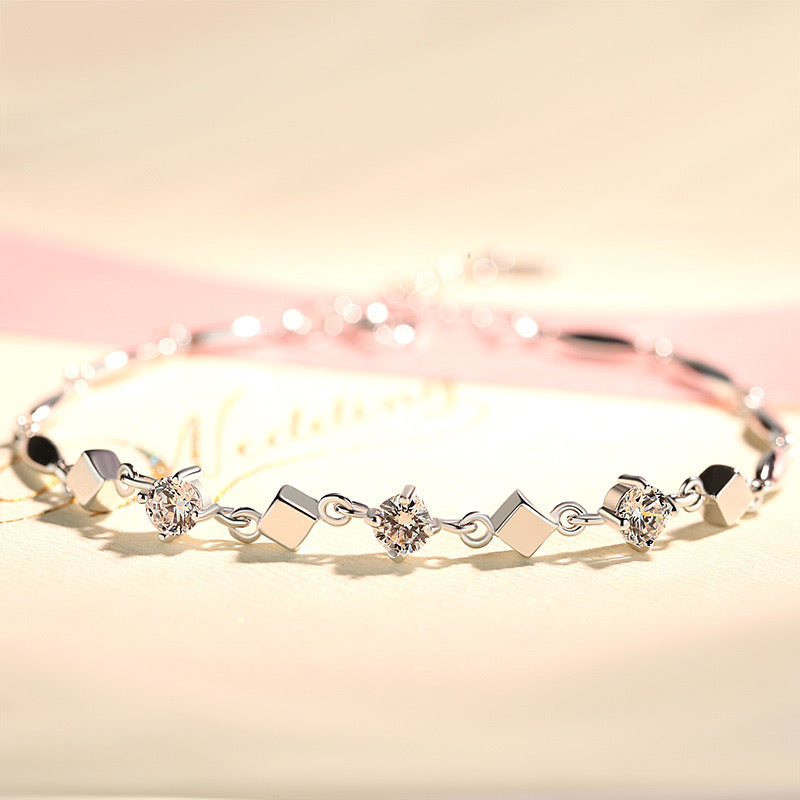 Uniqo Cube To Crystal Design Bracelet